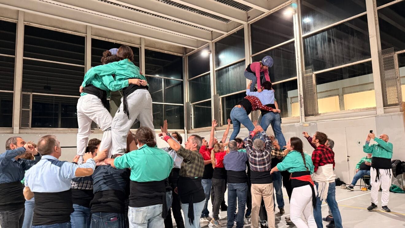 Preparación de la Muixeranga de la Marina Alta para su actuación en la Magdalena de Castellón (32)