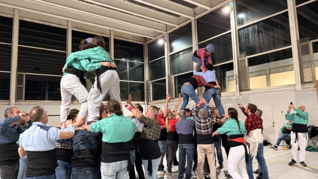 preparacion de la muixeranga de la marina alta para su actuacion en la magdalena de castellon 32
