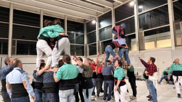 Preparación de la Muixeranga de la Marina Alta para su actuación en la Magdalena de Castellón (33)