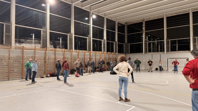 preparacion de la muixeranga de la marina alta para su actuacion en la magdalena de castellon 8