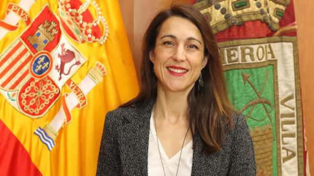 Rebecca Merchan in het gemeentehuis van Calp.