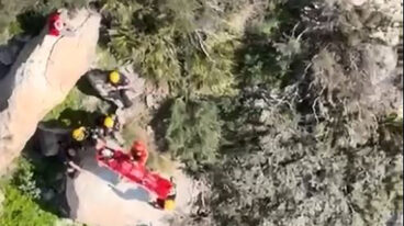 Una mujer resulta herida tras una caída de cinco metros escalando en Calp 4 rescate de una mujer en el penon de ifach de calp