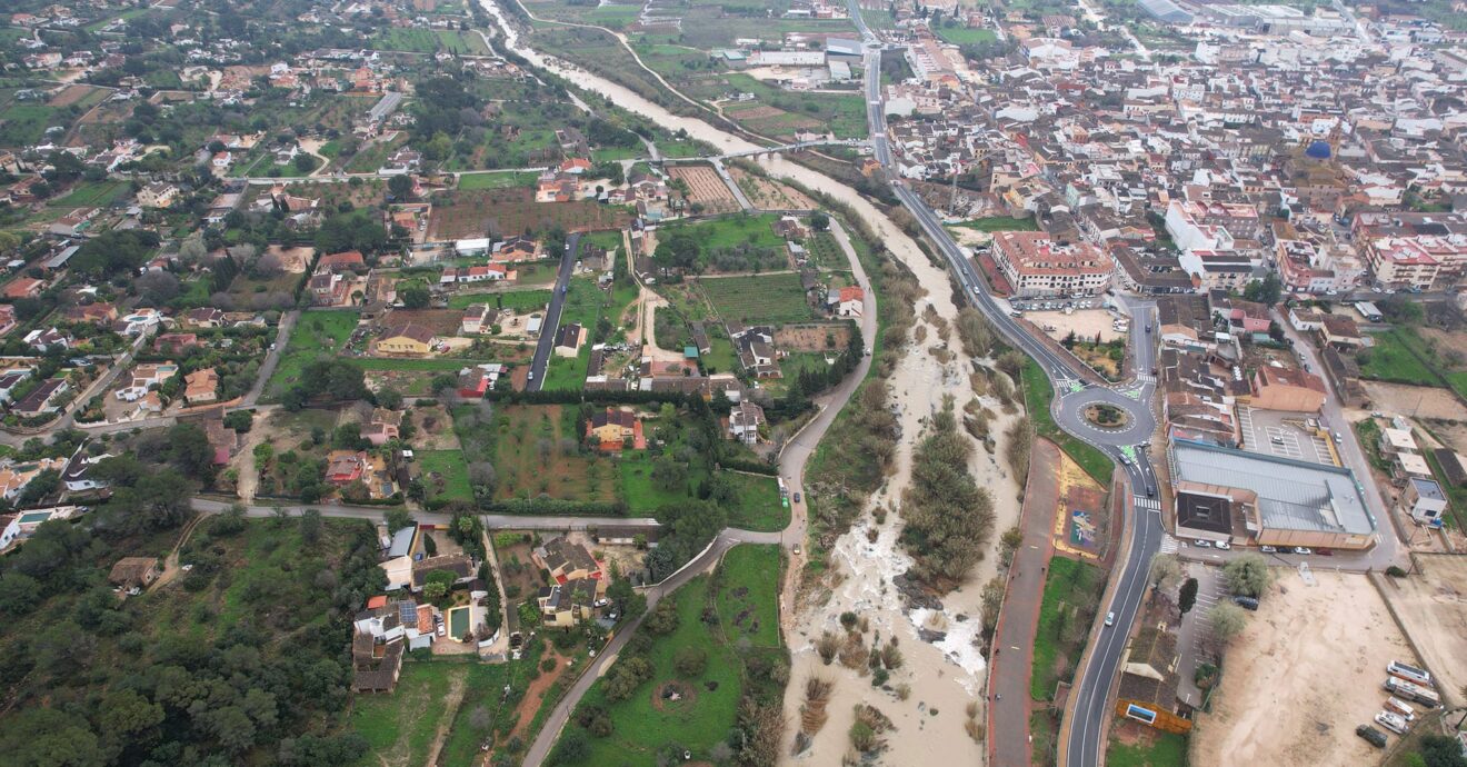 Río Gorgos a su paso por Xaló tras desbordarse en marzo de 2022 (archivo)