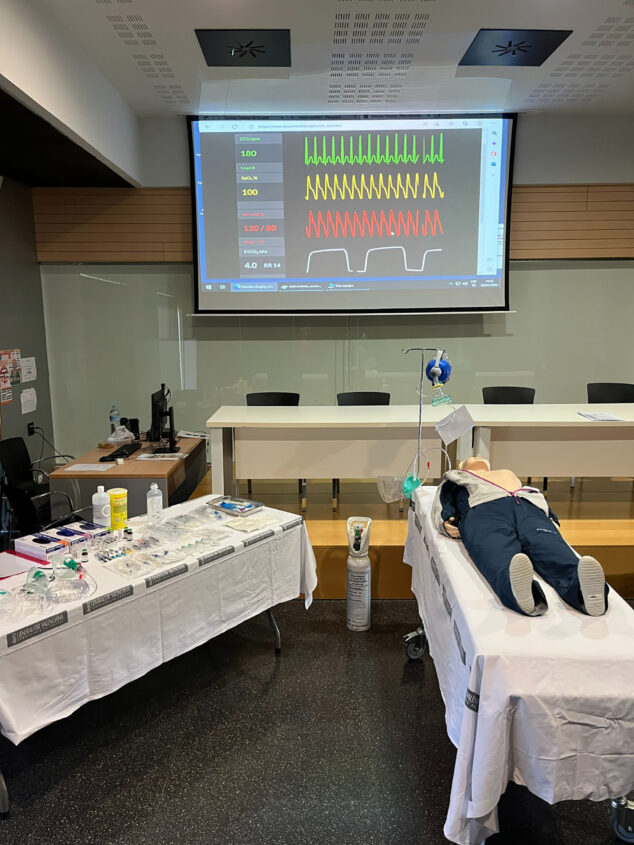 Imagen: Simulación clínica con maniquís de alta fidelidad del Departamento de Salud de Dénia