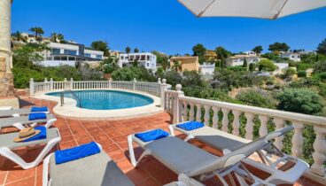 Solárium privado con hamacas para aprovechar las horas de sol