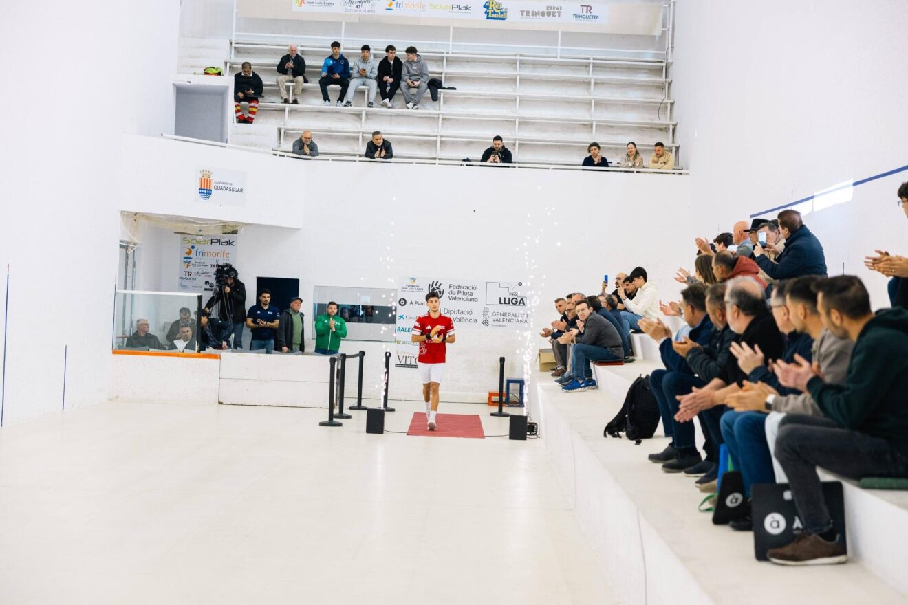 Uno de los hermanos Terrades en la final de la Liga Raspall Pro2 en Guadassuar
