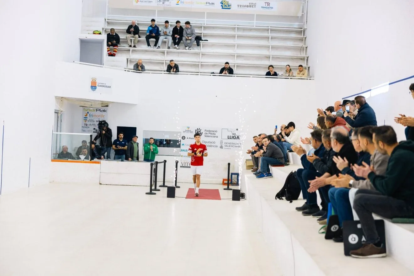 Uno de los hermanos Terrades en la final de la Liga Raspall Pro2 en Guadassuar