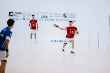 Uno de los hermanos Terrades en acción durante la final de la Liga CaixaBank de Raspall Pro2