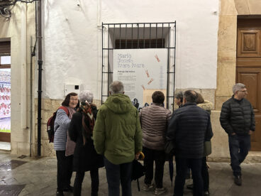 Vecinos y vecinas de Benissa en la exposición ‘Les modistes’