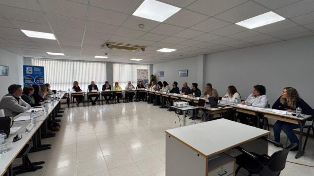 Imagen: Reunión institucional en CREAMA con la Directora General de Labora, Virginia Garrigues, y representantes de la Marina Alta.