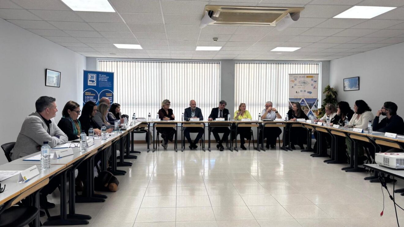 Visita institucional de la directora general de Labora a la sede de CREAMA en Dénia