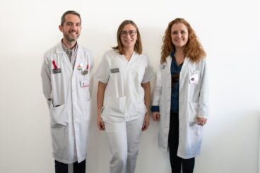 De izquierda a derecha: el coordinador médico Carlos de Andrés David, la enfermera Carla Pérez Server y la directora de enfermería MªJosé Tomás García del Hospital de Dénia