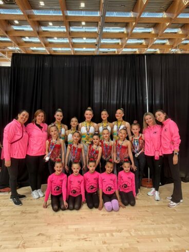 Equipo completo del CG Les Marines tras su éxito en el autonómico