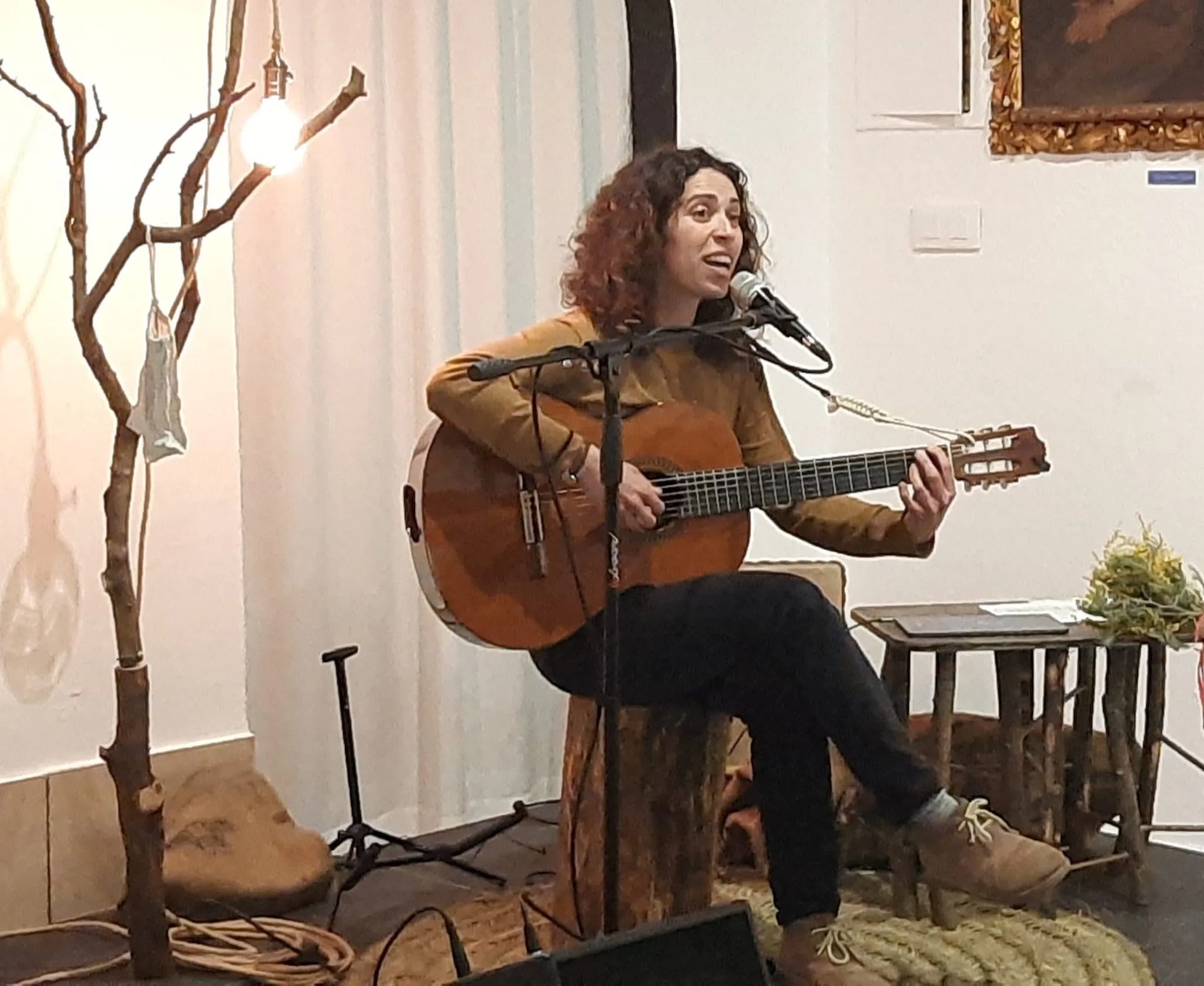 xiomara abello durante su actuacion el pasado viernes en la sede de ocell en ondara
