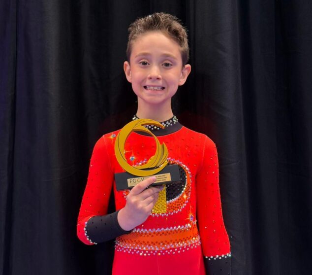 Imagen: Yulen Rubio con el trofeo autonómico