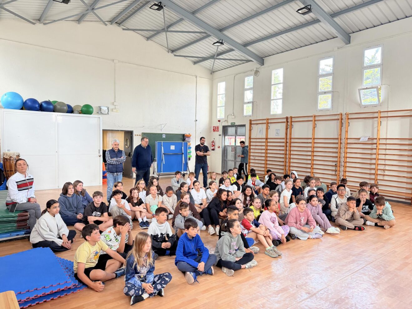 Alumnado en el acto del X Concurso La Mascota Contacontes