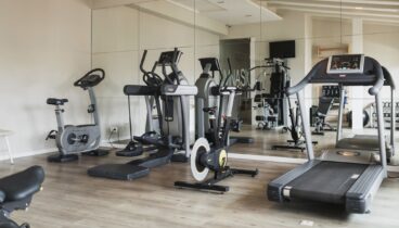 Área de entrenamiento cardiovascular frente al mar