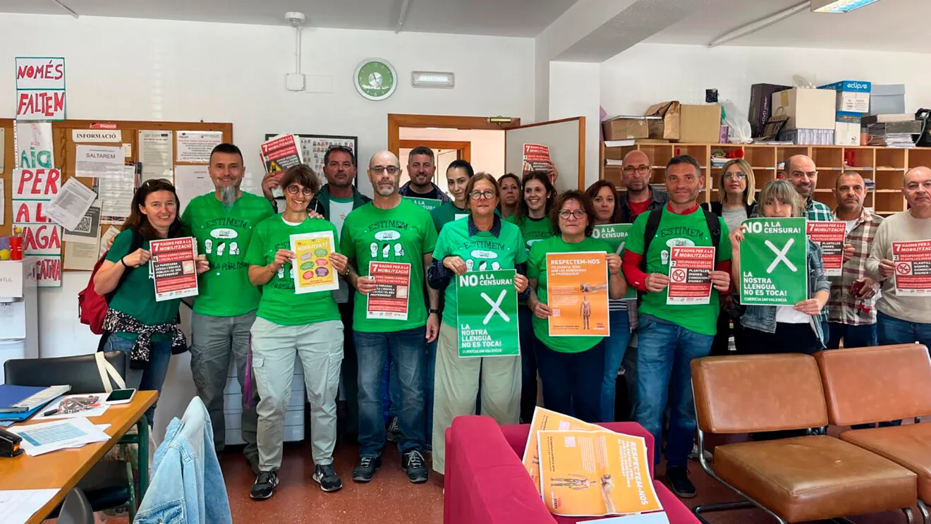 Asamblea de profesores en el IES Maria Ibars de Dénia el 30 de abril de 2026