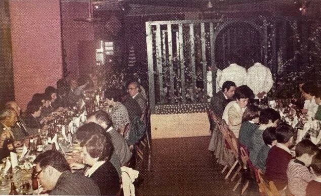 Cuando la noche nació del turismo: las primeras grandes discotecas y salas de fiesta de la Marina Alta 6 Imagen: Banquete de Sala Montgó en Xàbia - Imagen del libro '150 anys de música i ball a la Marina Alta'