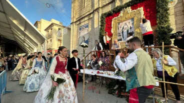 benissa celebra la ofrenda de flores a la purissima xiqueta