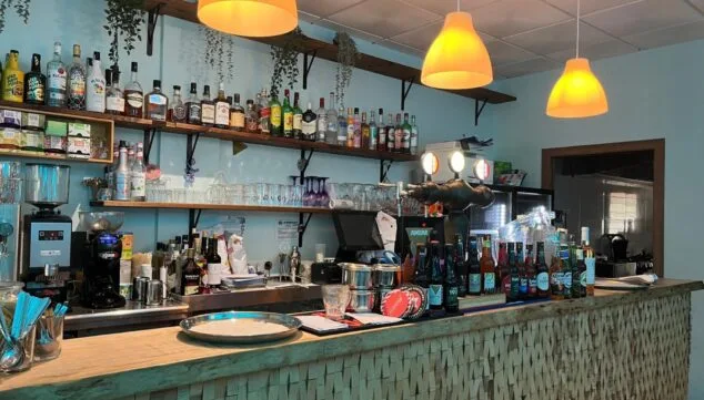 comer en centro comercial tropicana en la musa denia
