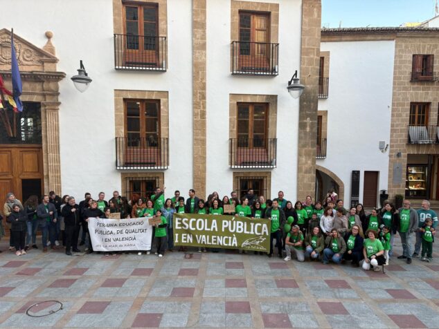 Imagen: Concentración de profesorado en Xàbia