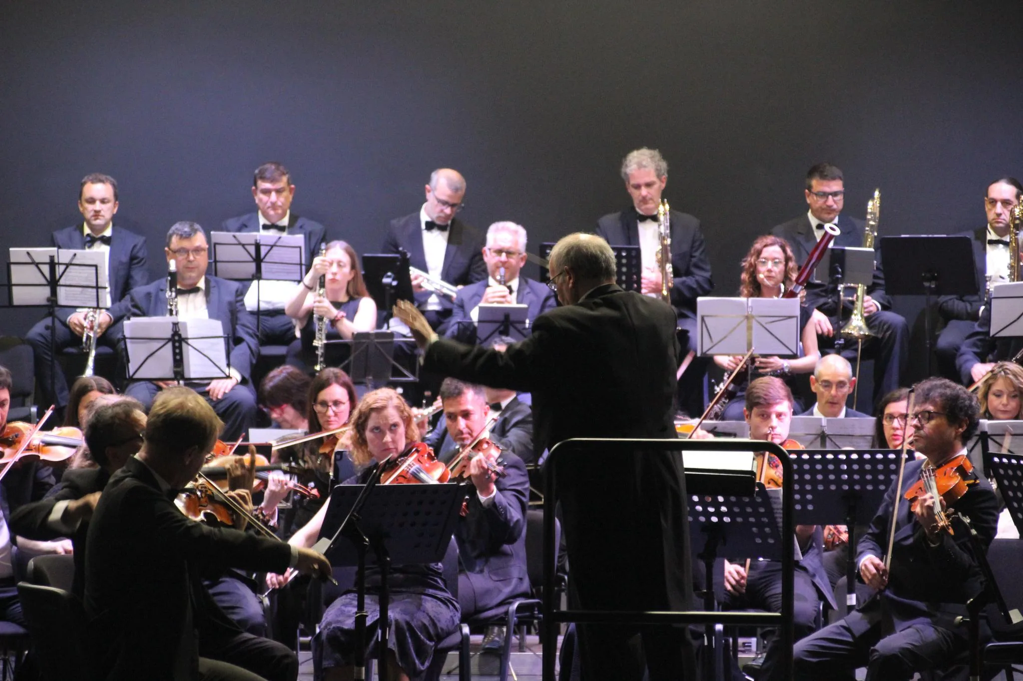 Momento del concierto de la Orquestra de la Marina Alta dedicado a Wagner en Beniarbeig, dirigido por Francesc Estévez.