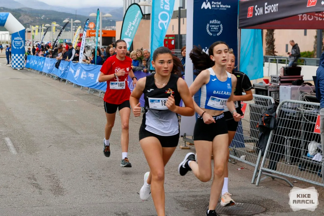 Carreras infantiles en la III Volta a Peu Portal de La Marina