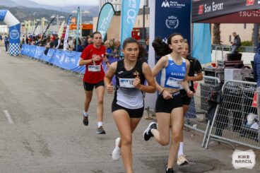 Carreras infantiles en la III Volta a Peu Portal de La Marina