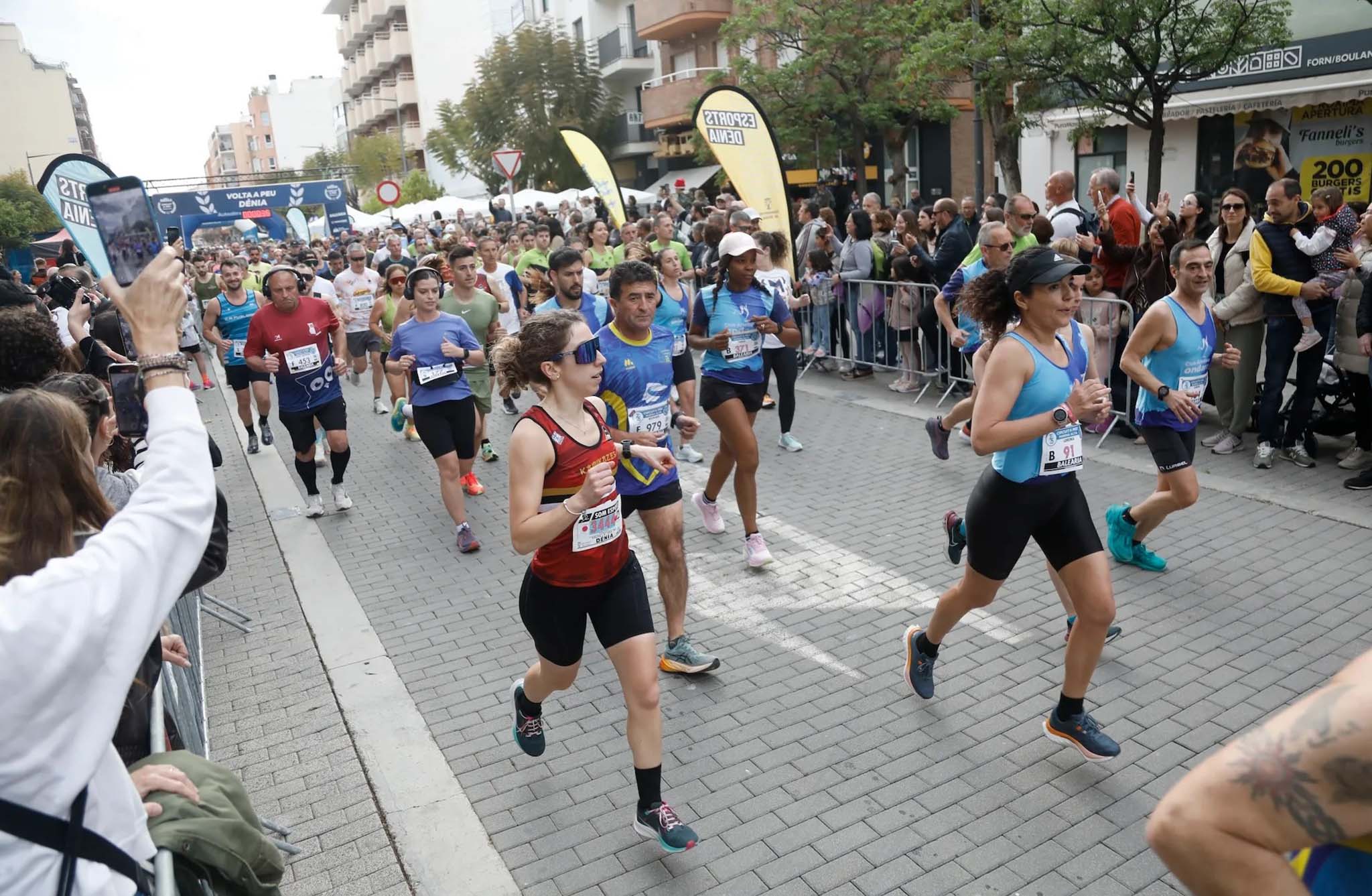 corredores participantes en la volta a peu de denia