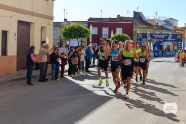 Corredores participantes en la Volta a Peu El Verger