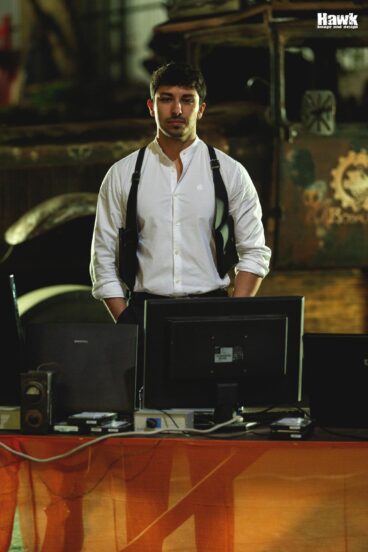 El actor, caracterizado para una escena, en una producción audiovisual