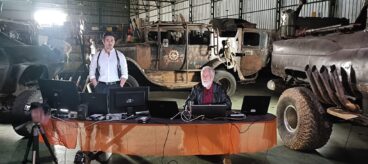 El actor trabajando en una producción audiovisual junto a otro compañero
