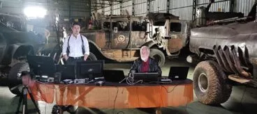 El actor trabajando en una producción audiovisual junto a otro compañero