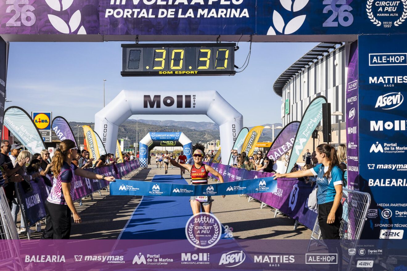 Eri Yonamine, ganadora de la III Volta a Peu Portal de La Marina