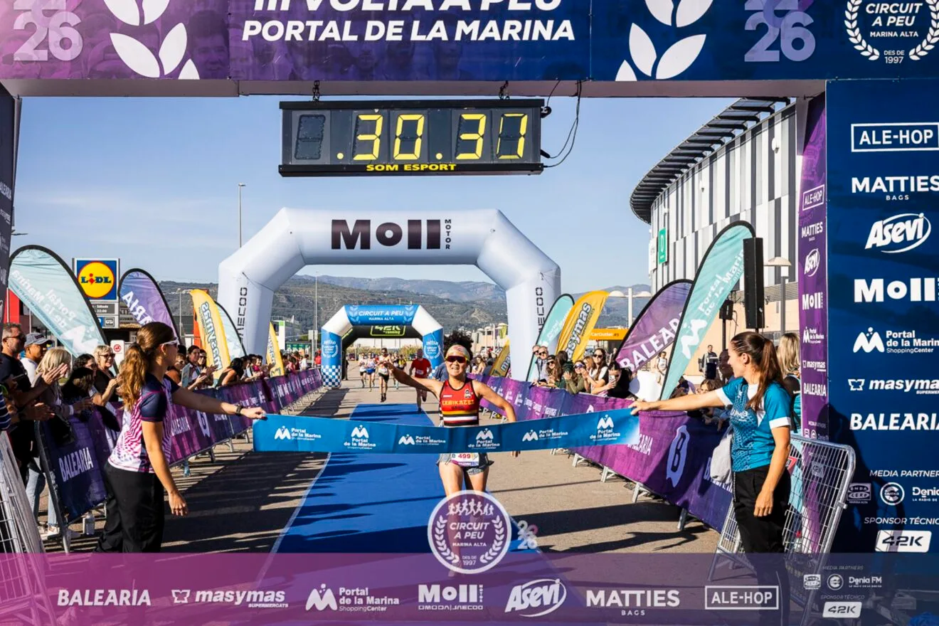 Eri Yonamine, ganadora de la III Volta a Peu Portal de La Marina