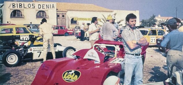 Imagen: Exterior de Biblos en Dénia durante un evento - Imagen del libro '150 anys de música i ball a la Marina Alta'