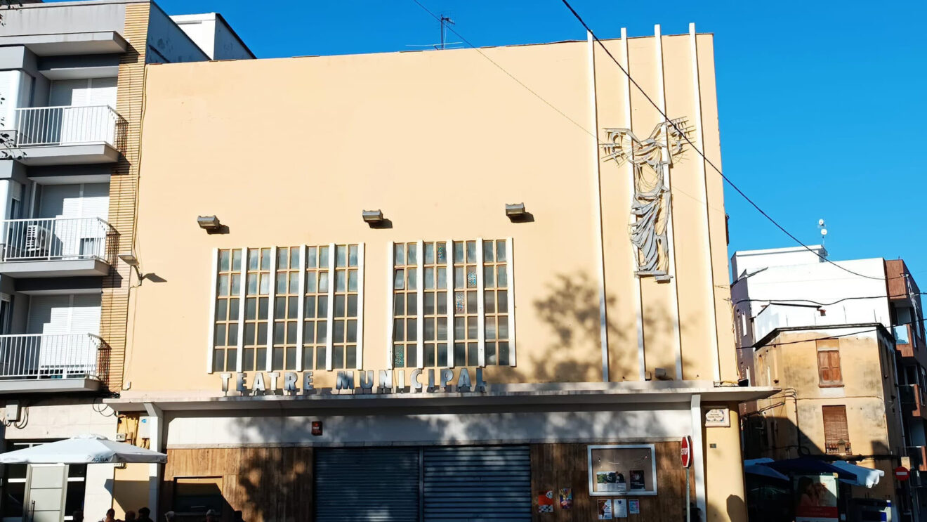 Fachada del edificio del teatro municipal de Pego (archivo)