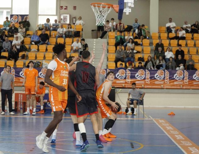El Valencia Basket se proclama campeón júnior autonómico en Ondara, epicentro del baloncesto base valenciano 2 Imagen: Partido de baloncesto de la Fase Final Júnior Autonómico Masculino en el Pabellón Municipal de Ondara