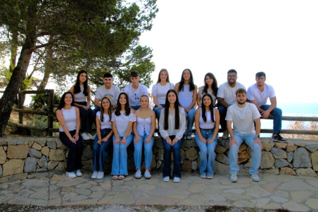 Grupo de los Festeros de La Rosa 2026 de Benitatxell posando juntos
