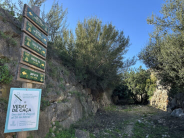 Inicio del sendero hacia el Colló del Bou desde el término municipal de El Verger