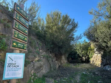 Inicio del sendero hacia el Colló del Bou desde el término municipal de El Verger