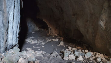 Interior de la Cova Bolumini en la Serra de Segària