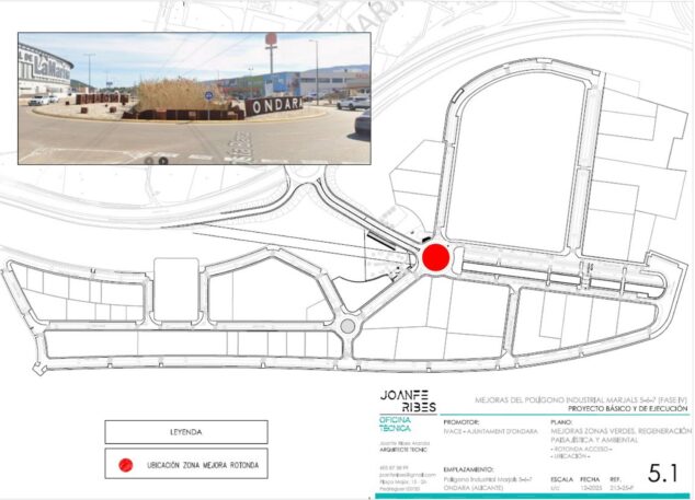 Fotografía de una rotonda en Ondara situada sobre un plano técnico del proyecto de mejora del Polígono Industrial Marjals financiado por IVACE.