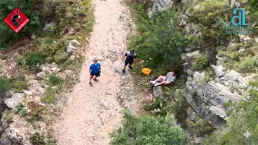 los bomberos rescatan a una persona lesionada en la vall de laguar