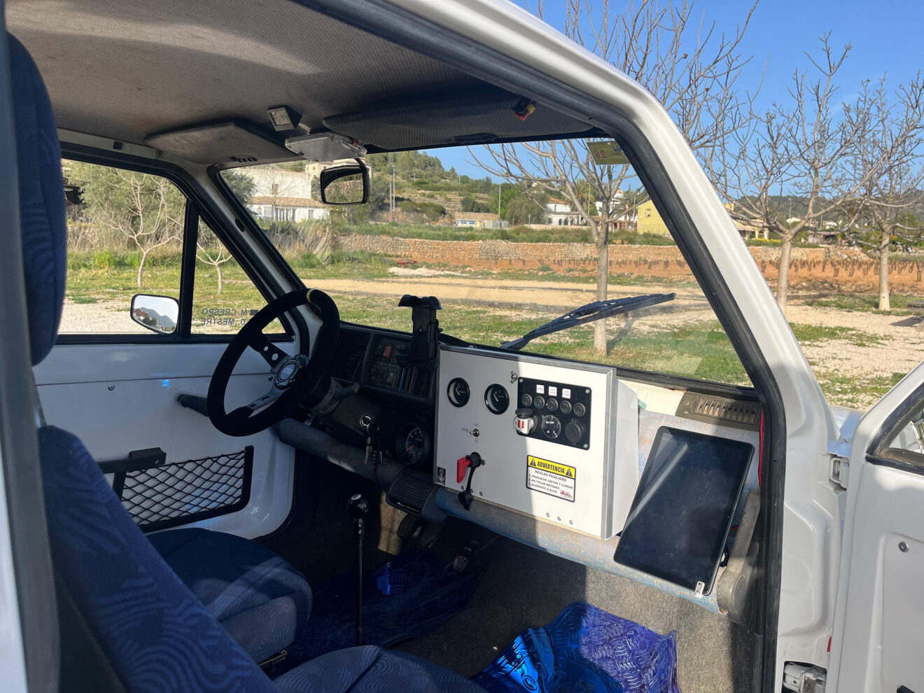 Los mandos del Seat Marbella de Xalonero's Team