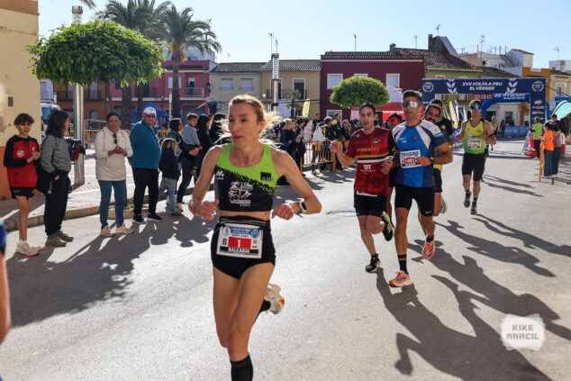 Imagen: María Isabel Ferrer corriendo en cabeza durante la XVIII Volta a Peu El Verger