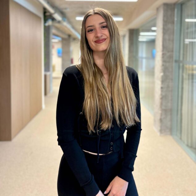 Imagen: Maria Monfort Font, artista de Benitatxell