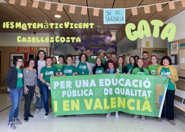 Imagen: Movilización educativa en el IES Matemàtic Vicent Caselles Costa de Gata el 16 de abril de 2026