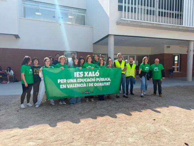 El profesorado de la Marina Alta intensifica las protestas en apoyo al personal administrativo y de atención educativa 6 Imagen: Movilización educativa en el IES Xaló el 30 de abril de 2026